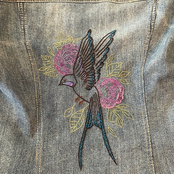 Custom embroidered Jean jacket size medium - Picture 4 of 5